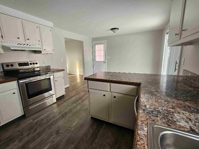 Building Photo - 610 1/2 Sunflower Dr