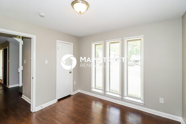 Building Photo - 4 Bedroom Pet-Friendly Home in Memphis, TN with Main Street Renewal