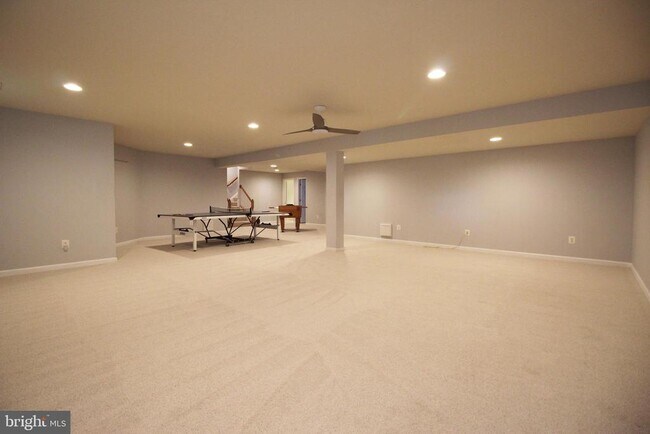 Building Photo - 44136 Riverpoint Dr