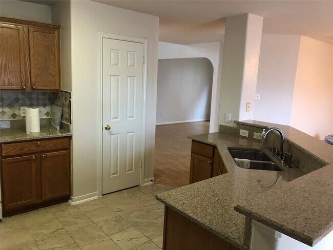 Building Photo - 1617 Gaylord Dr