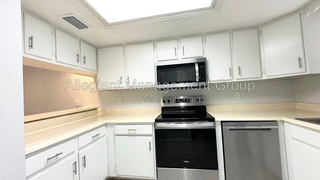 Building Photo - 655 Trinidad Ct