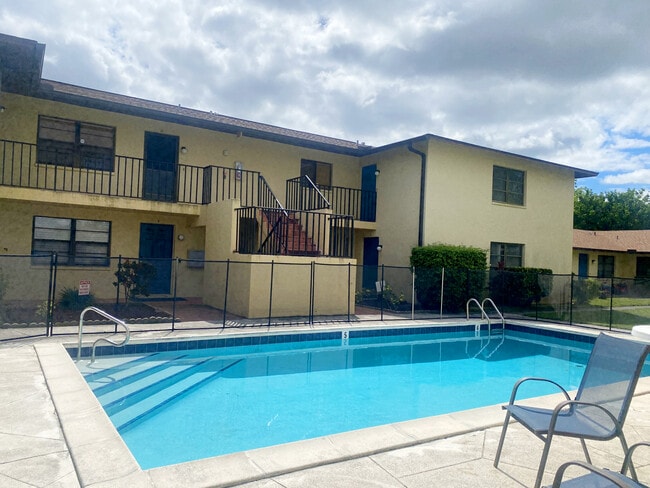 Primary Photo - 1104 SE 8th St