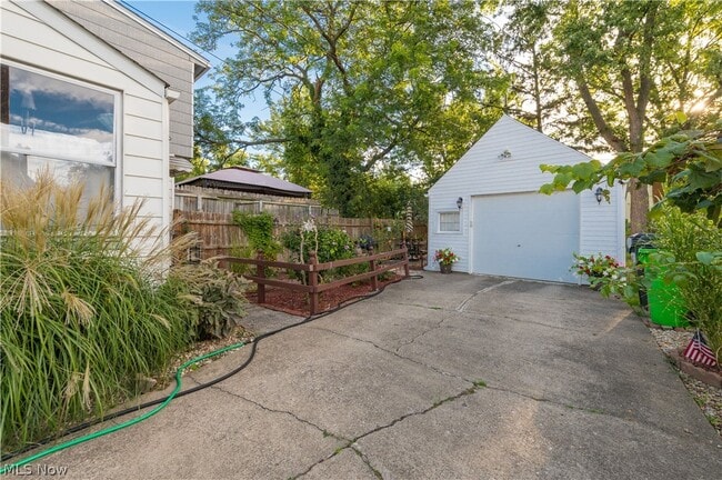 Building Photo - 1501 E 248th St