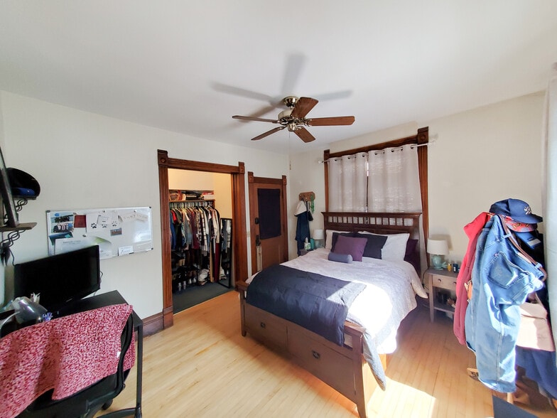 Bedroom 1 - 373 Daly St