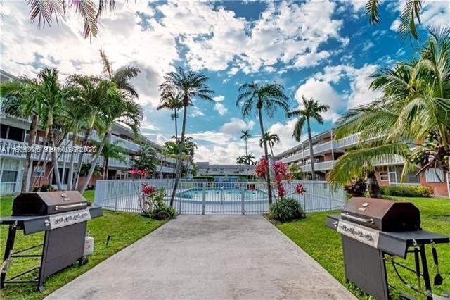 Building Photo - 161 NE 10th Ave