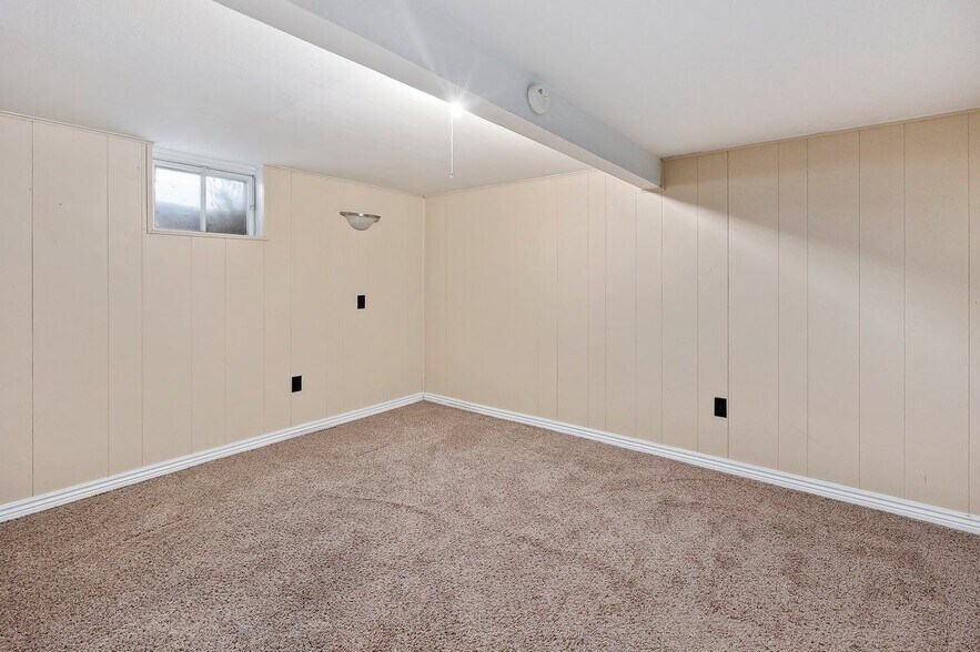 Building Photo - 523 W Ave G