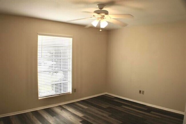 Building Photo - 8690 Manion Dr