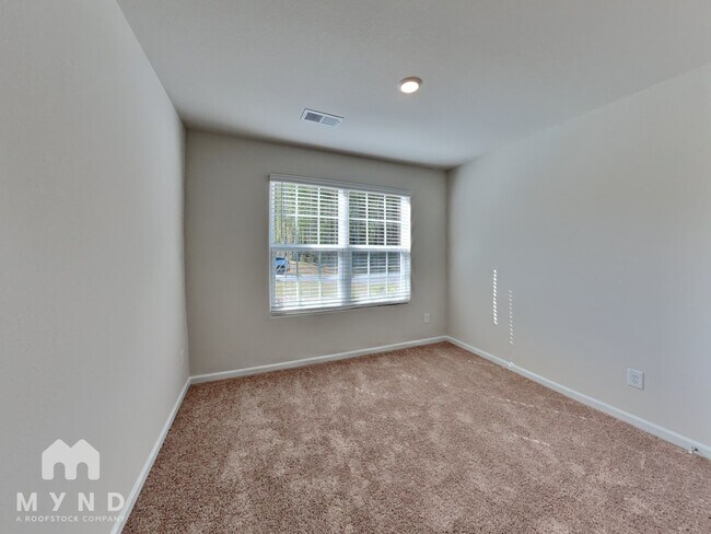 Building Photo - 155 Royal Mdw Dr