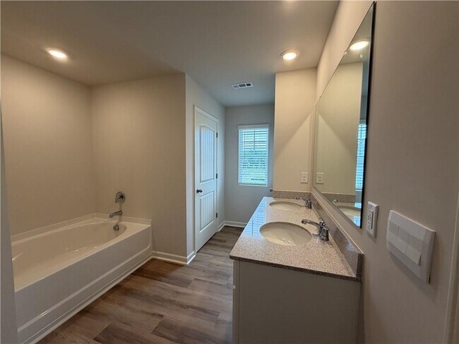 Building Photo - 36 Berryville Dr