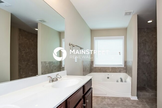 Building Photo - 4 Bedroom Pet-Friendly Home in Atlanta, GA with Main Street Renewal