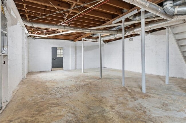 Building Photo - 1848 Winthrop Dr SE