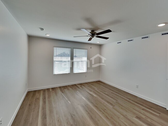 Building Photo - 9562 E Friedel Dr