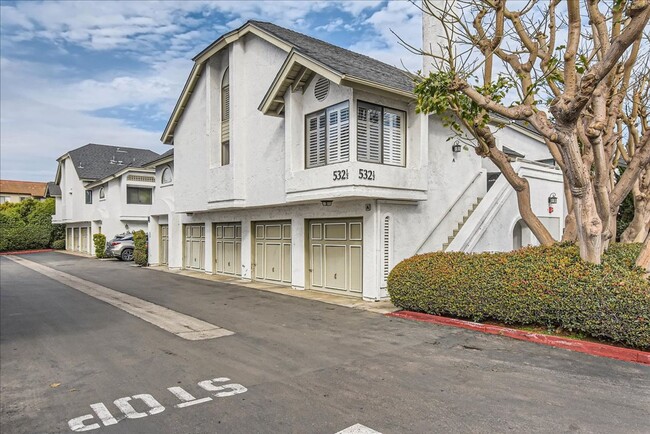 Building Photo - ? Coastal Luxury! Remodeled Solana Beach C...