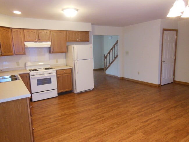 Kitchen - 1696 Orchard Park Rd
