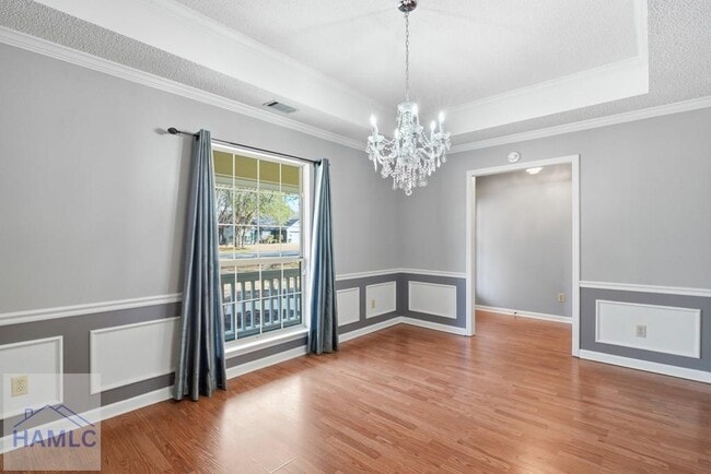 Building Photo - 405 Club Dr