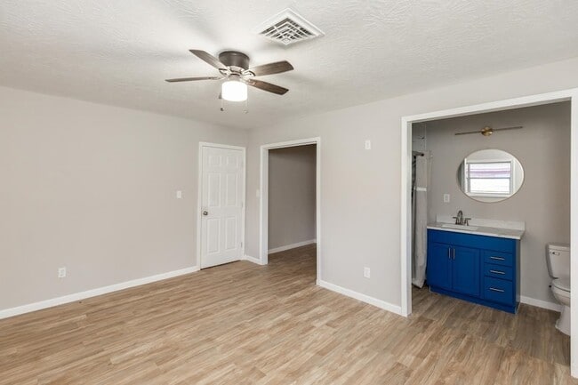 Building Photo - 311 Pinemont Dr