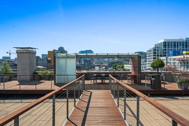 Building Photo - 1314 NW Irving St