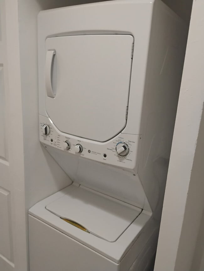 Building Photo - 2424 W Estes Ave