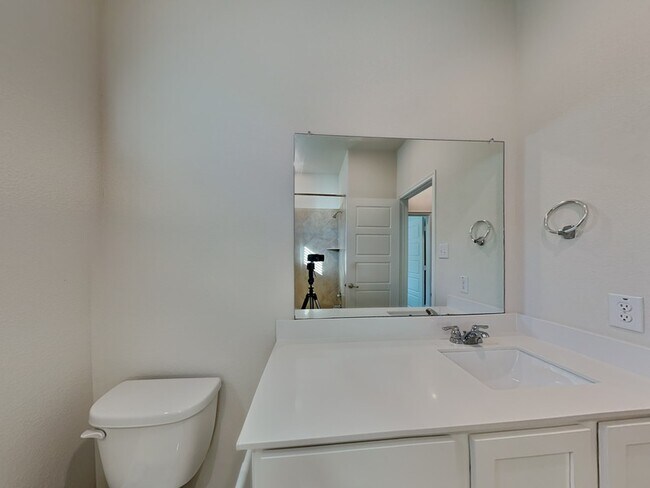 Building Photo - 330 Headwater Dr