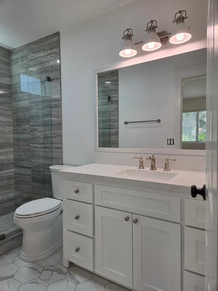 Building Photo - 245 Mesa Dr