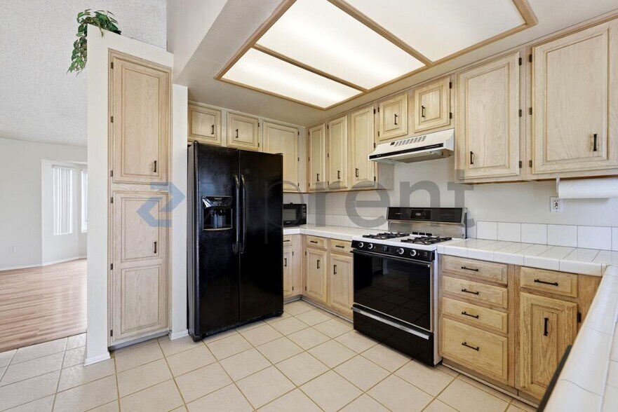 Building Photo - Unit