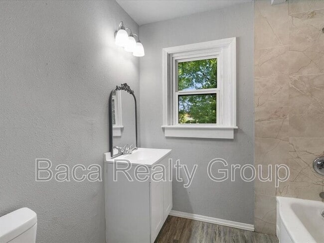 Building Photo - 3927 SE 10th Pl