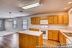 Building Photo - 3827 Ponderosa Bend
