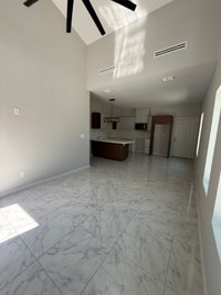 Building Photo - 905 W 8th St