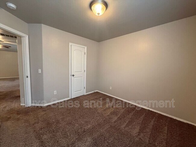 Building Photo - 2408 Alta Vista Ln