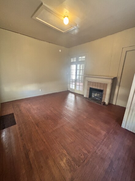 Building Photo - 419 W Vine St