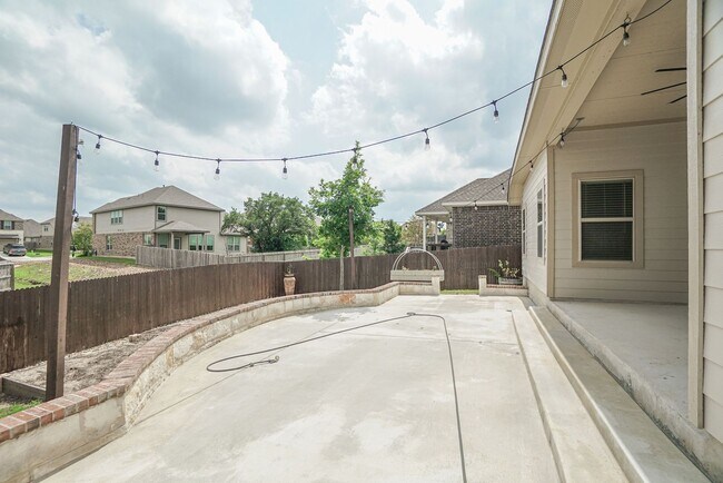 Building Photo - Move In Ready Mint Condition In Boerne