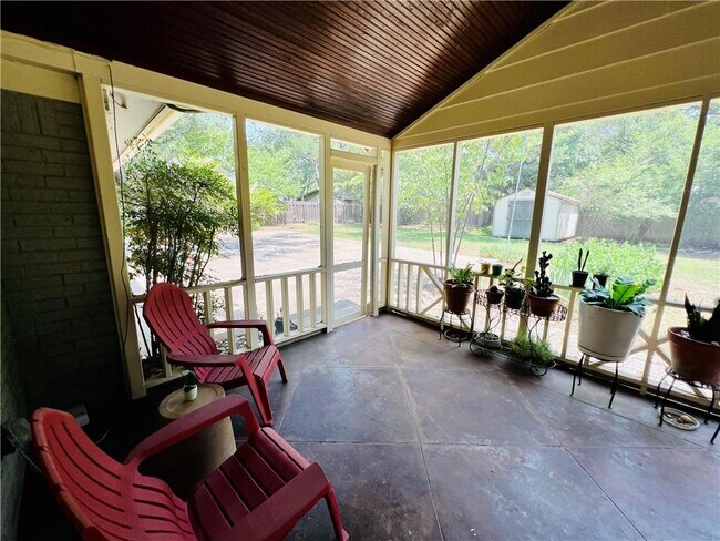 Building Photo - 4004 Hyridge Dr