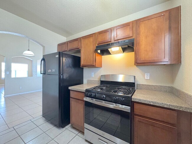 Building Photo - Northeast El Paso 4 Bed, 2 Bath close to Ft Bliss!