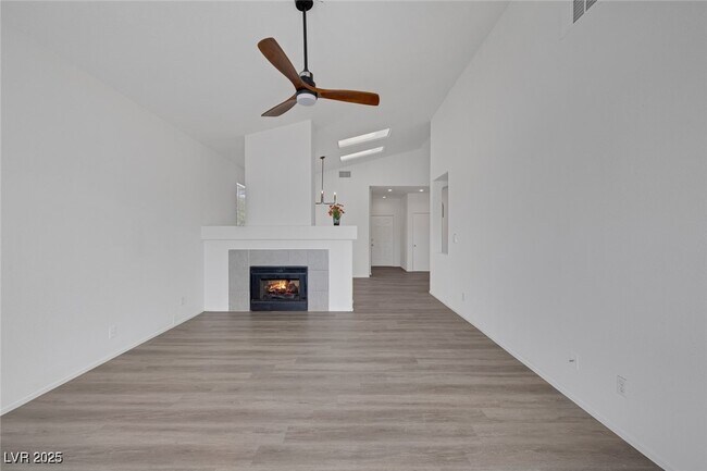 Building Photo - 6520 Lombard Dr