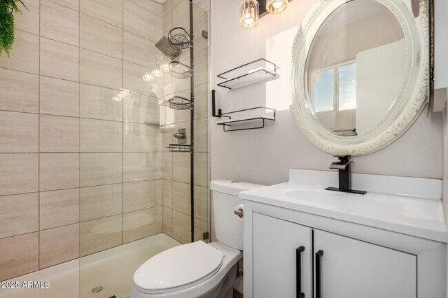 Building Photo - 421 E Wickieup Ln