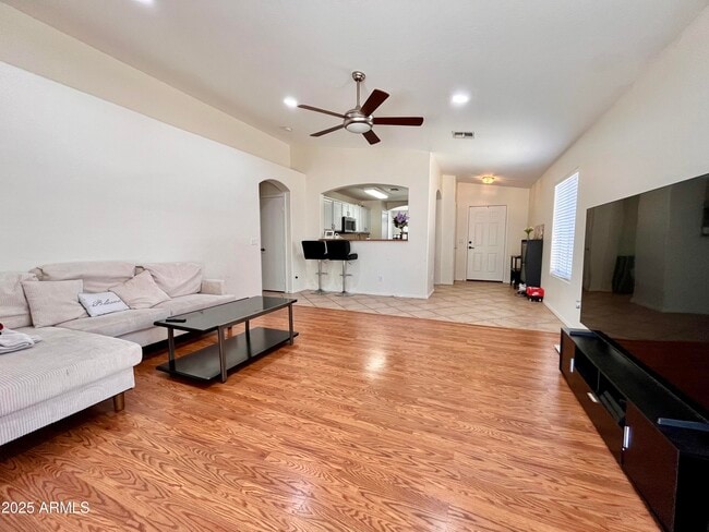Building Photo - 1825 E Aloe Pl
