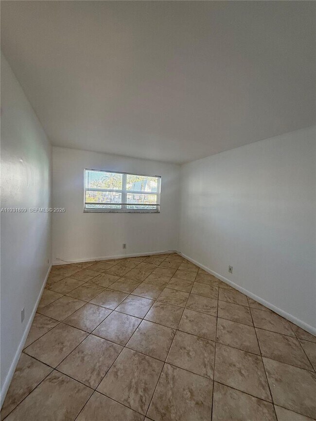 Building Photo - 4051 NE 13th Ave