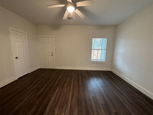 Building Photo - 9302 Bean St