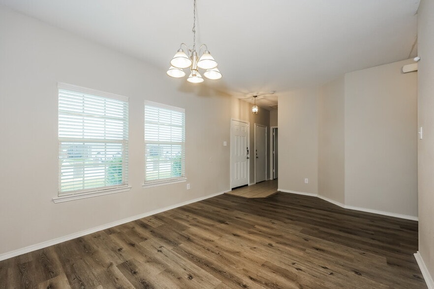 Building Photo - 1600 Chivalry Ln