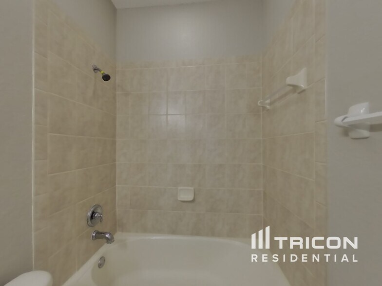 Building Photo - 3445 Fiddlers Green Loop