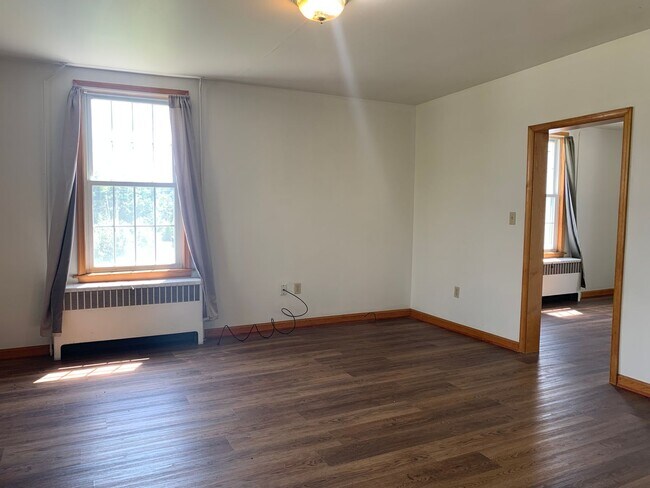 Building Photo - 5065 Buchanan Trail E