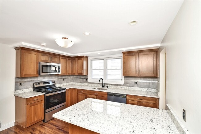 Building Photo - 77 Swan St