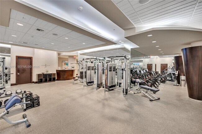 Building Photo - 5959 Collins Ave