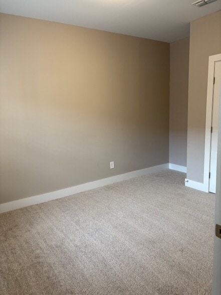 Secondary bedroom - 108 Bellingdon Dr