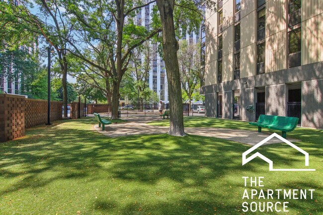 Building Photo - 1000 N La Salle Dr