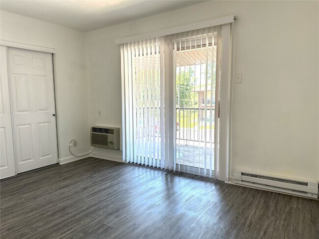 Building Photo - 7571 Hazelcrest Dr