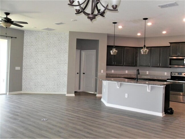 Building Photo - 10638 Laguna Plains Dr