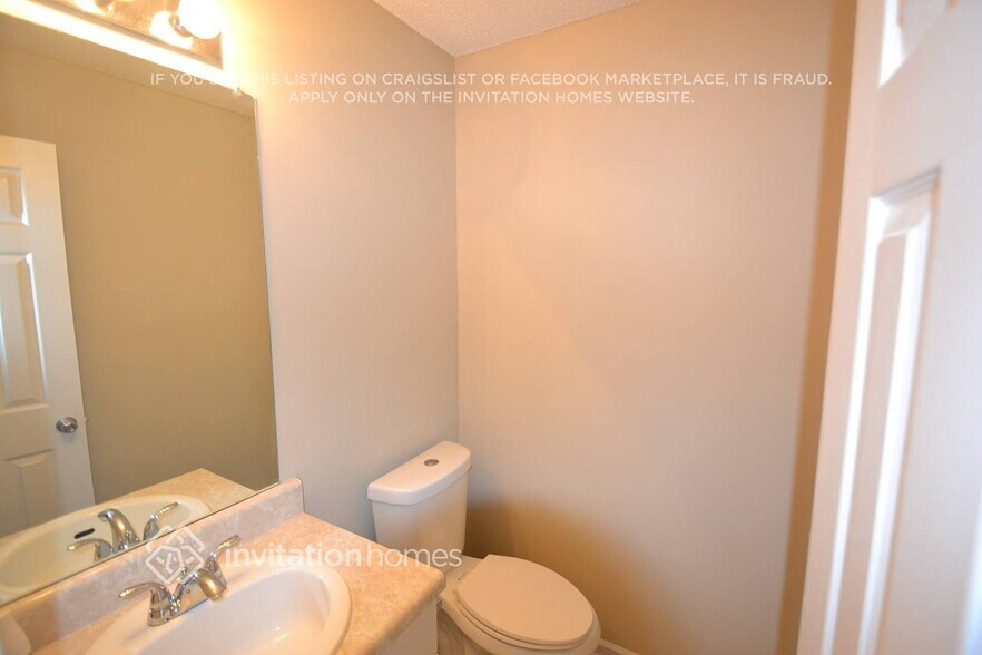 Building Photo - 6058 Pavestone Dr SW