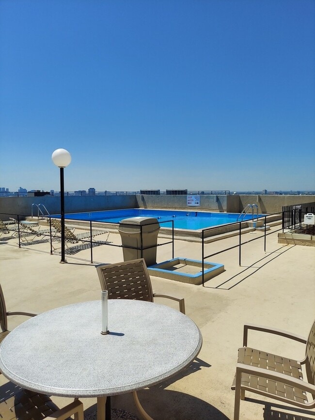 Building Photo - 2728 N Hampden Ct