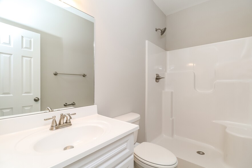Building Photo - 435 Little Sycamore Ln